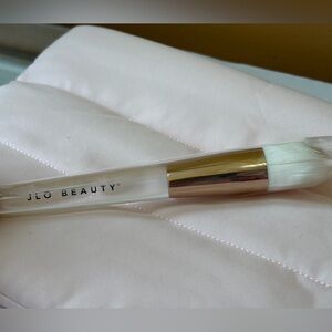 JLO Beauty brush